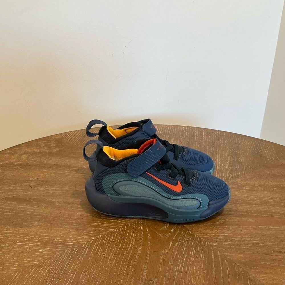 Nike Preschool Kids Isofly Basketball Shoes - Picture 9 of 10